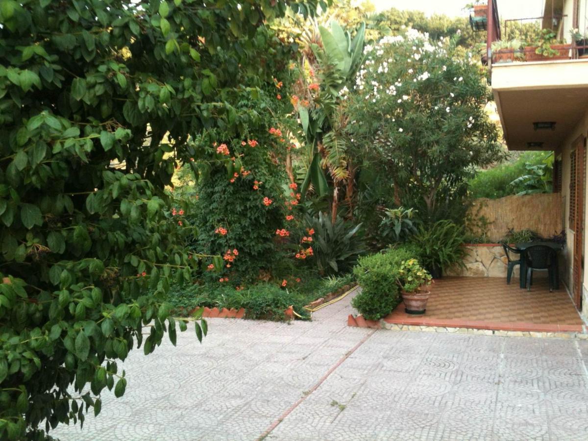 Stanza In Villa Con Giardino Vista Mare Cefalu Exterior photo
